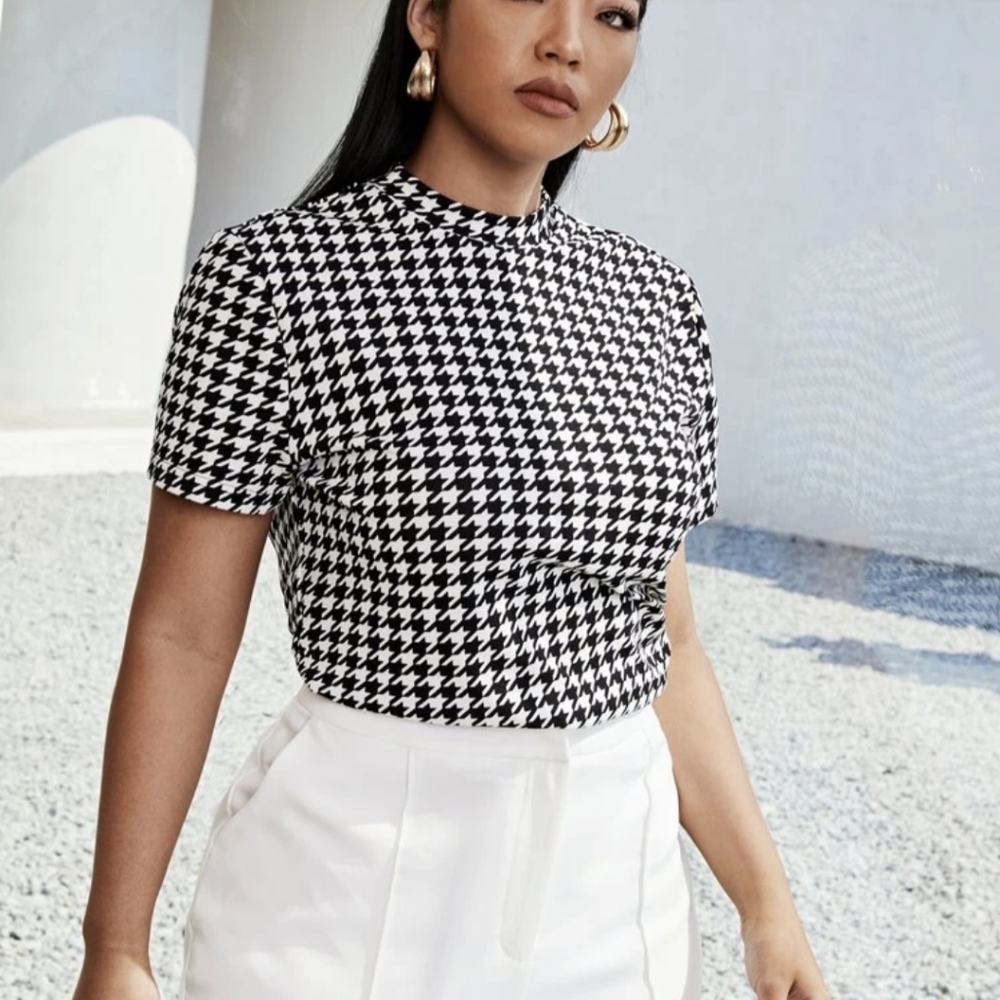SHEIN Plus Houndstooth Round Neck Tee